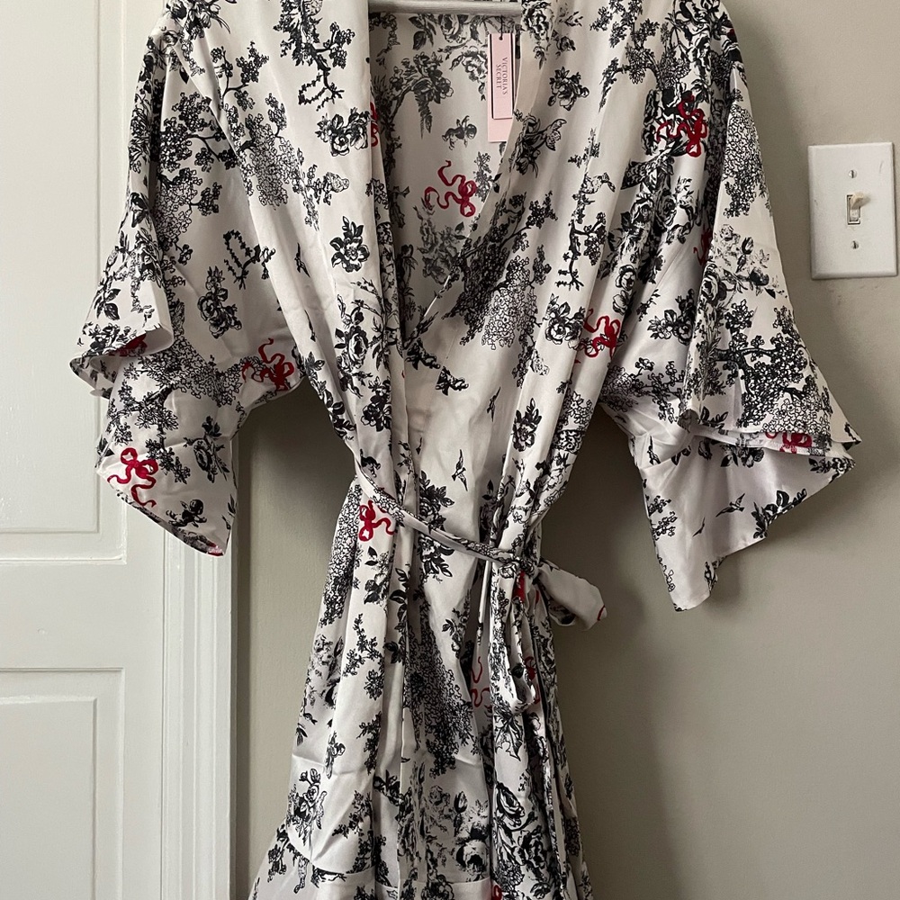 Victoria Secret Satin Robe - Picture 2 of 6